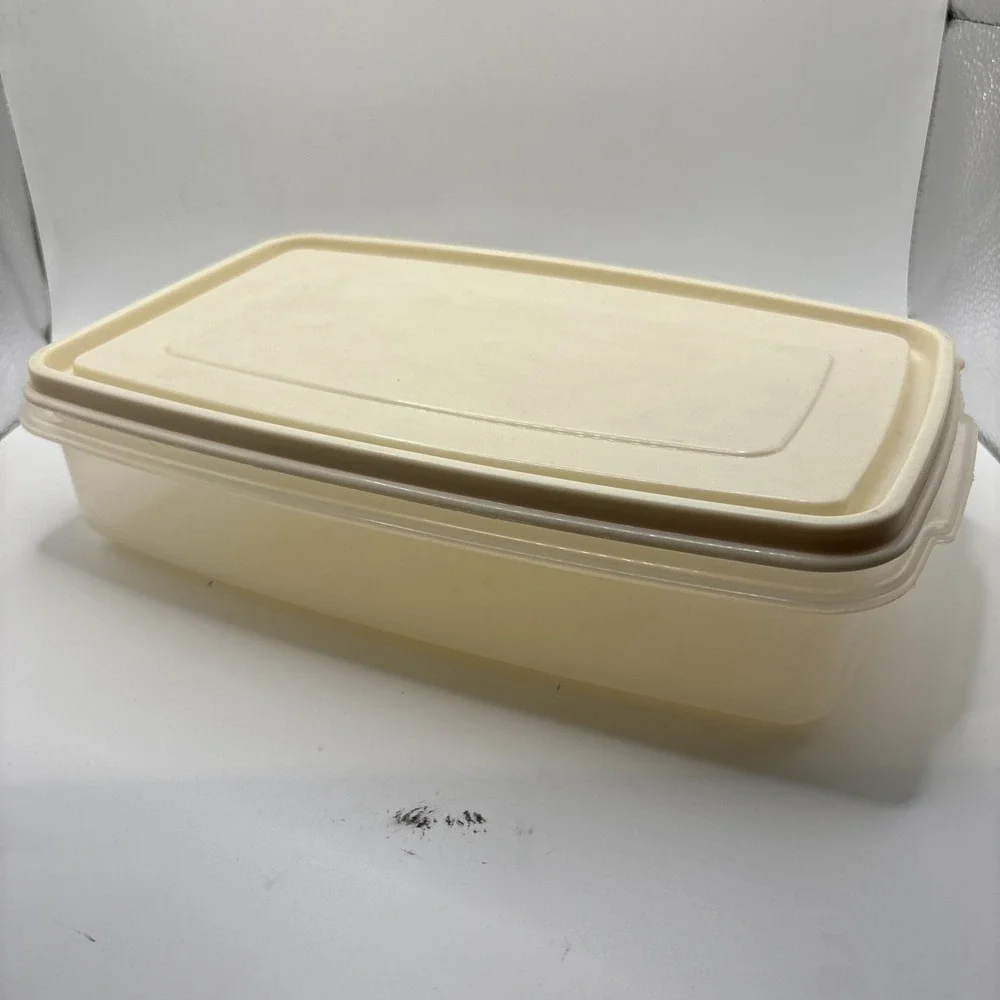 Rubbermaid Servin Saver #6 Container Clear Almond Lid 7 Cups 1.7L Rectangular